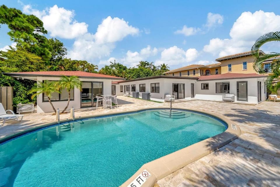 Waterfront Unit #3 20 Min Walk to Beach and Shops Apartment in Fort Lauderdale