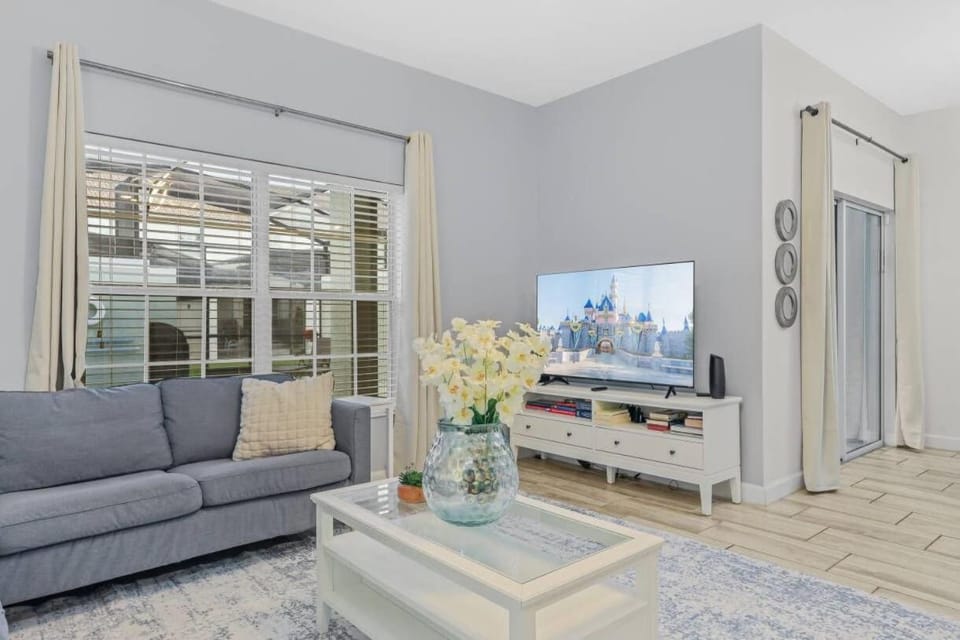 Communal lounge/ TV room, Living room