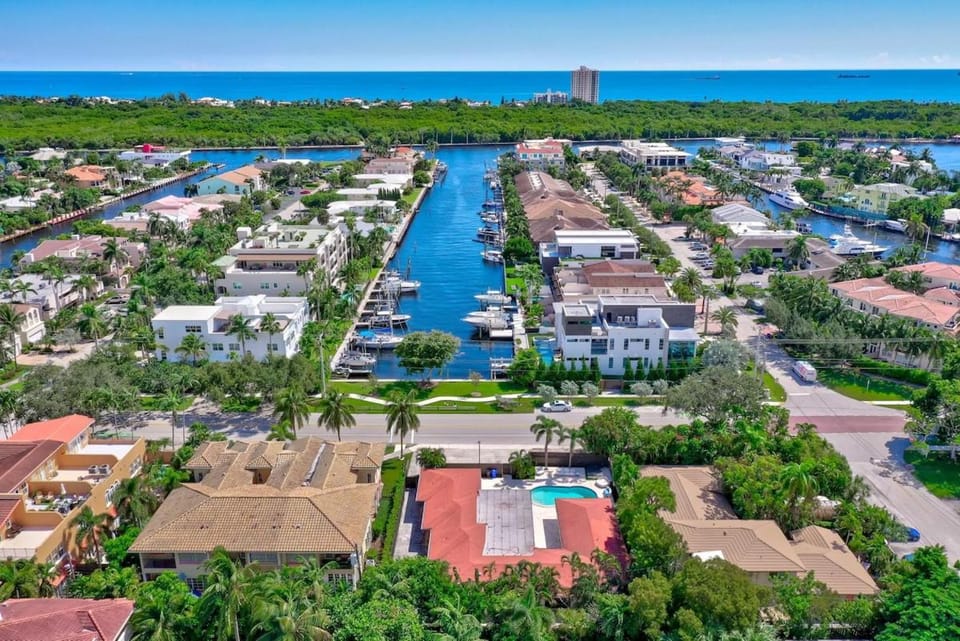 Waterfront Unit #5 20 Min Walk to Beach and Shops Apartment in Fort Lauderdale