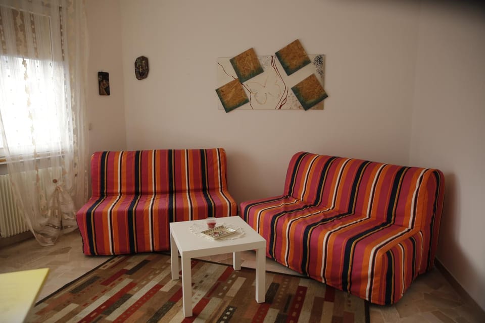 Living room, Seating area, Landmark view, internet, washing machine