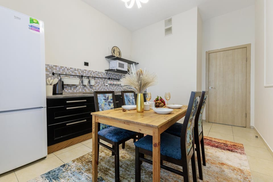 Kitchen or kitchenette, Dining area, dishwasher, oven, stove