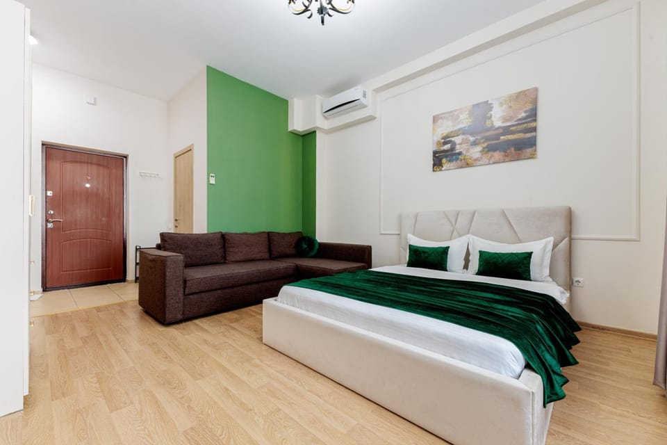 Bed, Photo of the whole room, Seating area, Bedroom, air conditioner