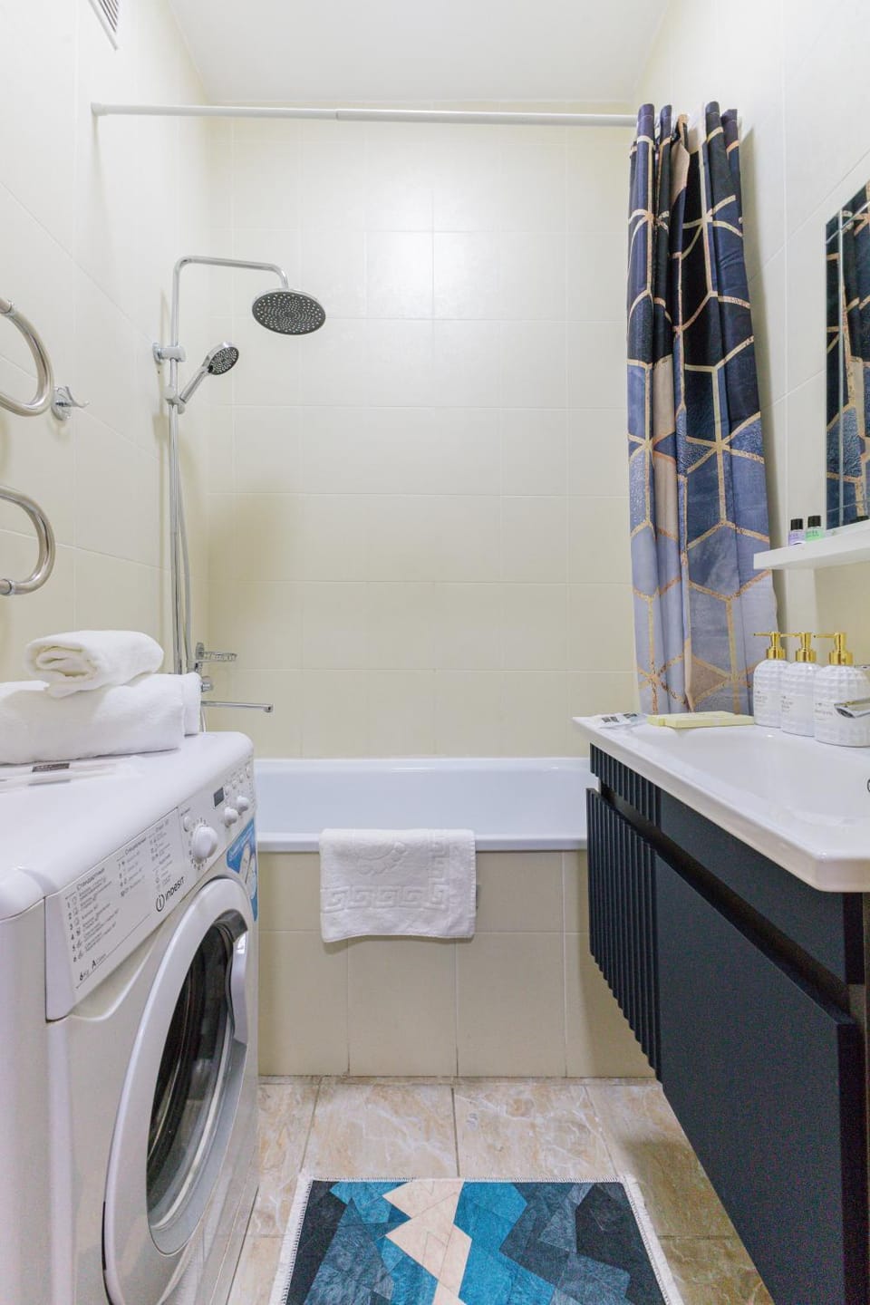 Bathroom, Bath, towels, washing machine