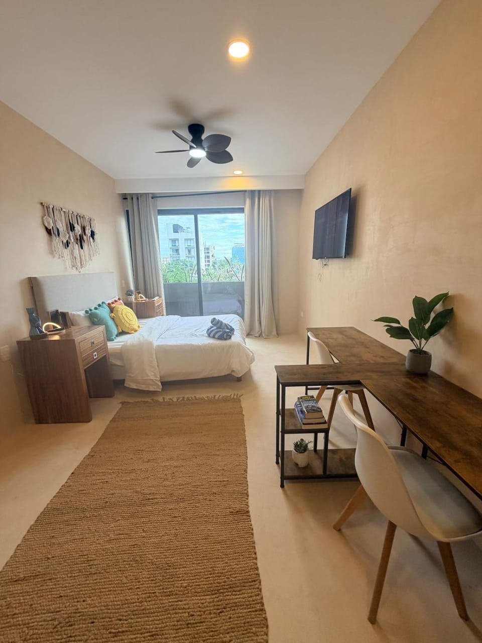 Bed, TV and multimedia, Photo of the whole room, Seating area, Dining area, Bedroom