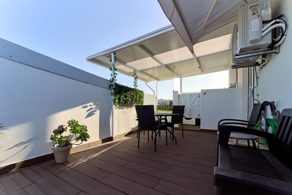 View (from property/room), Balcony/Terrace, Seating area, Dining area