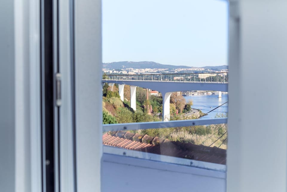 Natural landscape, View (from property/room), Balcony/Terrace, City view, Mountain view, River view