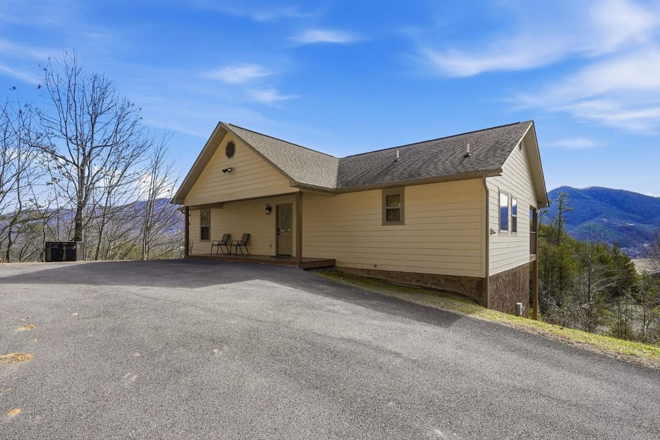 Teaberry Lodge by American Patriot Getaways House in Sevier County