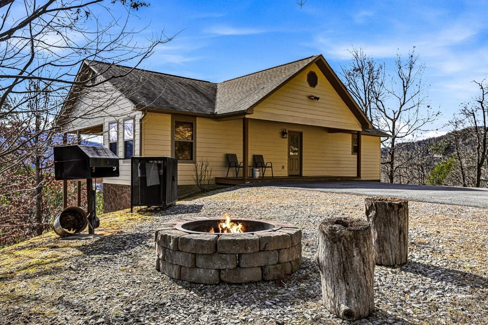 Teaberry Lodge by American Patriot Getaways House in Sevier County