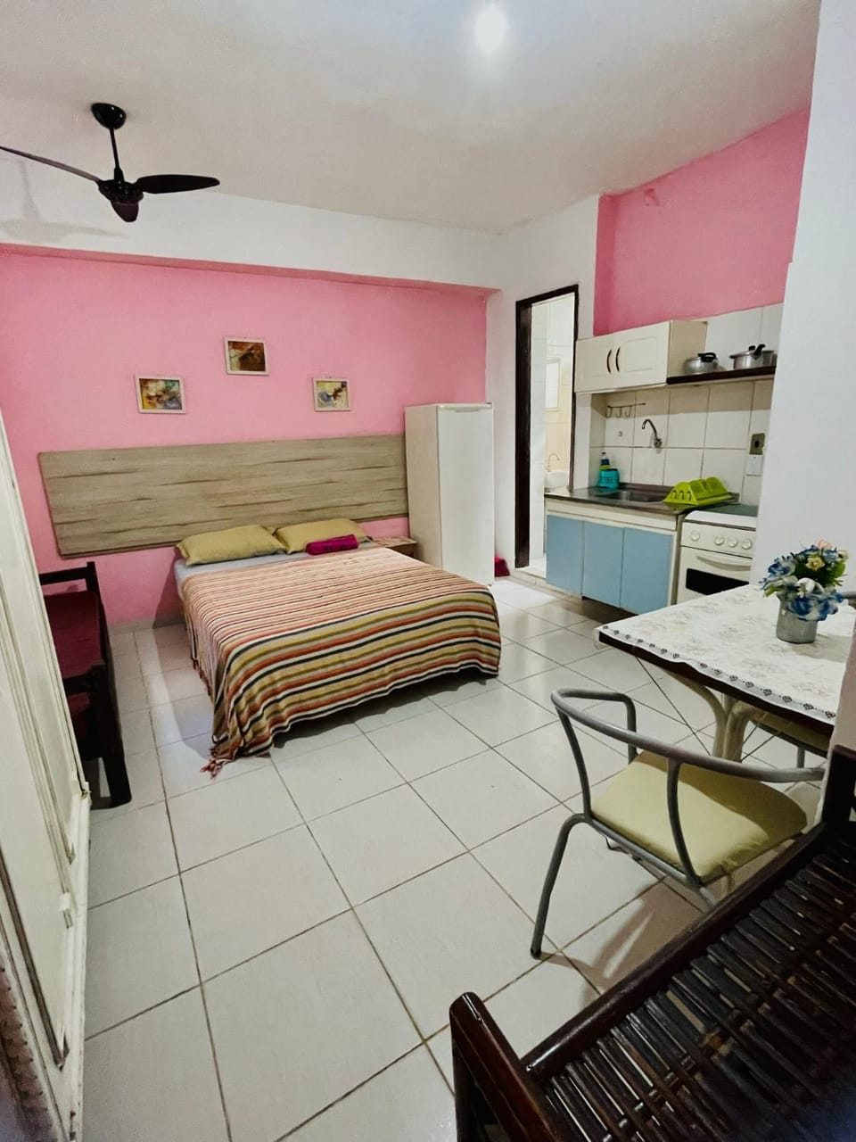 Bed, Kitchen or kitchenette, Photo of the whole room, Dining area, Bedroom