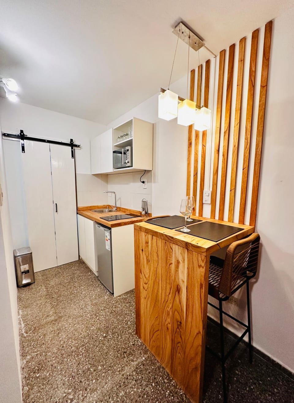 Kitchen or kitchenette, Dining area, stove