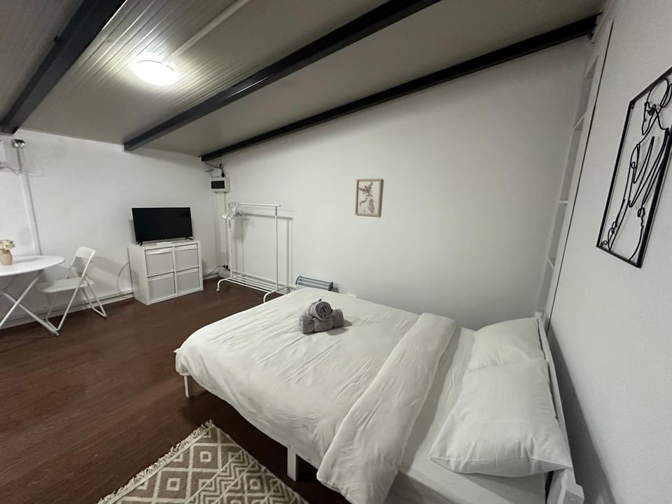Private Entrance Cozy Studio Apartment in Bucharest