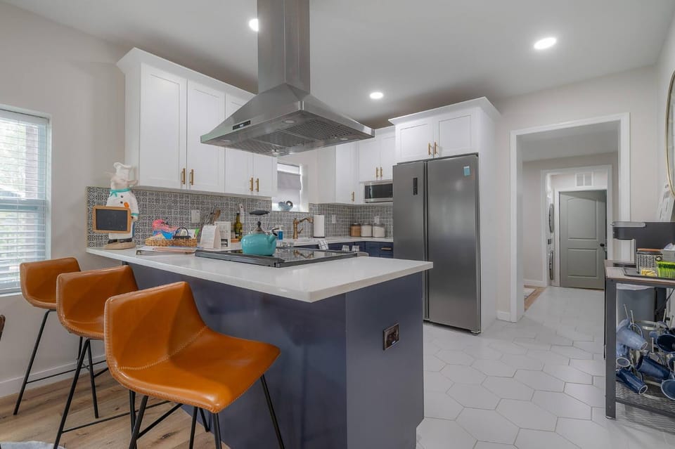 Kitchen or kitchenette, Other, Dining area, dishwasher, oven, stove
