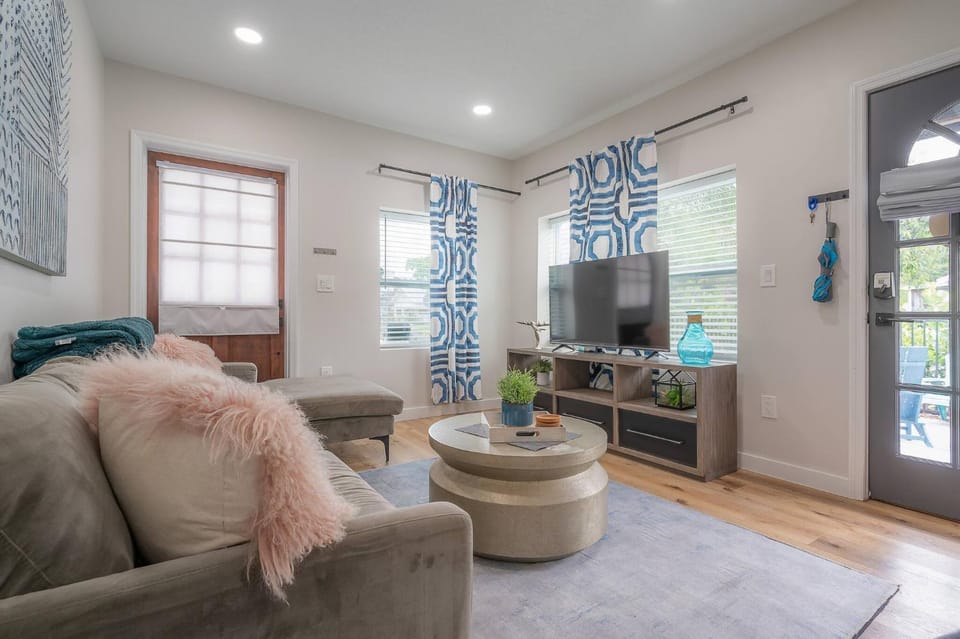 Living room, Seating area, Evening entertainment