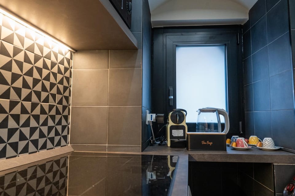 Coffee/tea facilities, Kitchen or kitchenette, Food and drinks, Dining area