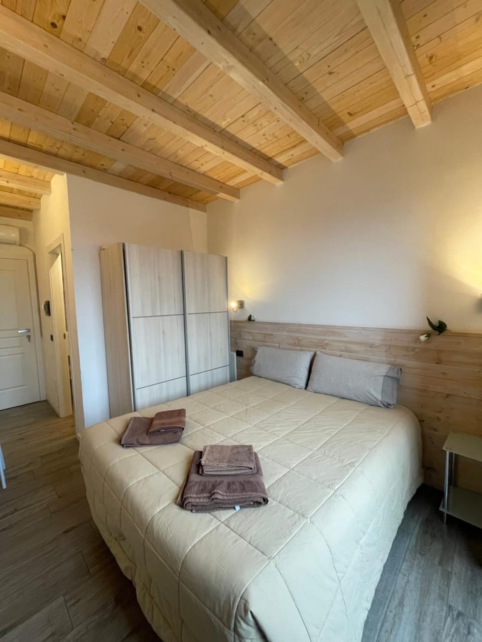 Bed, Photo of the whole room, Bedroom, wardrobe