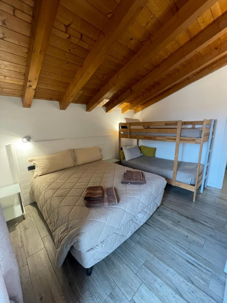 Bed, Photo of the whole room, Bedroom, bunk bed