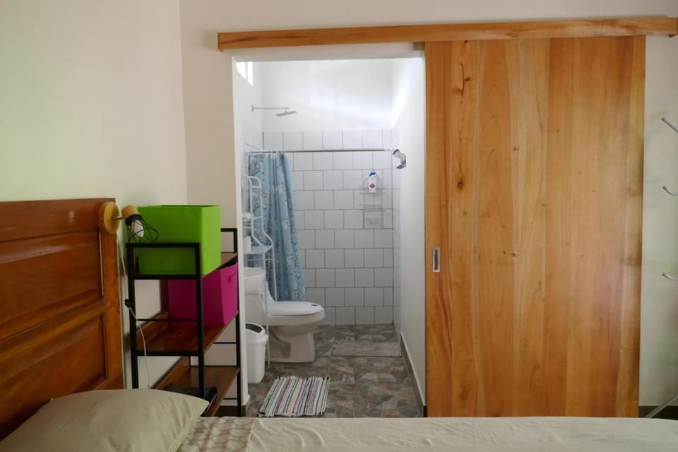 Casa de la Diversidad - La Casita - Ojochal House in Bahía Ballena