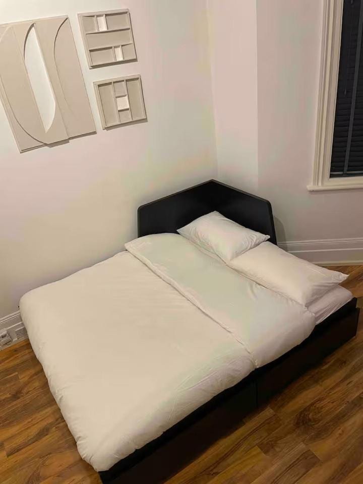 Self Contained Studio Flat Acton Central West London Apartment in London Borough of Ealing