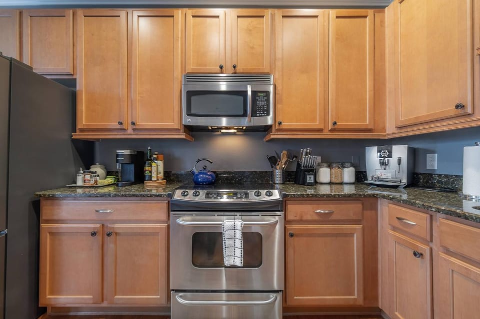 Kitchen or kitchenette, oven, stove