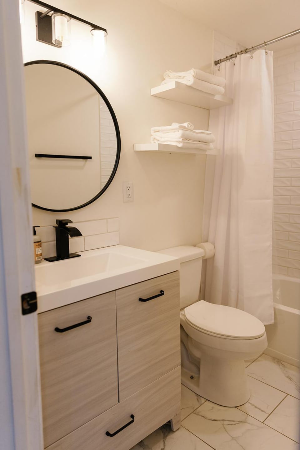 Earl Grey - Studio Space in Downtown Lexington Apartment in Lexington