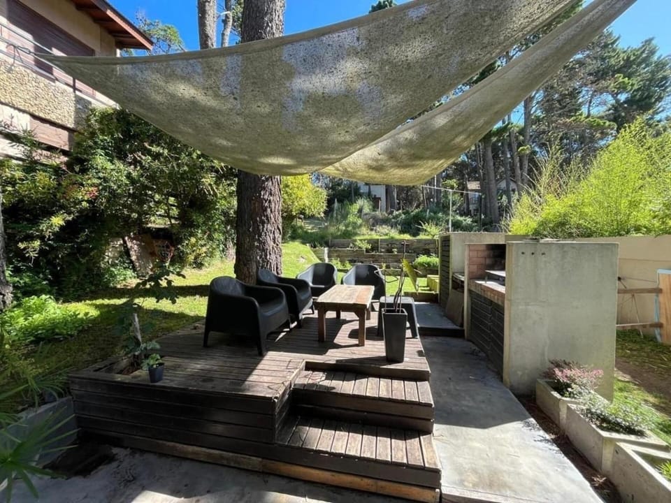 Relax in a modern home with a grill and patio! Mar Azul House in Mar Azul