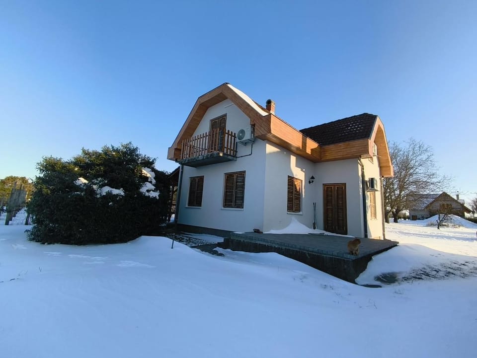 Property building, Winter