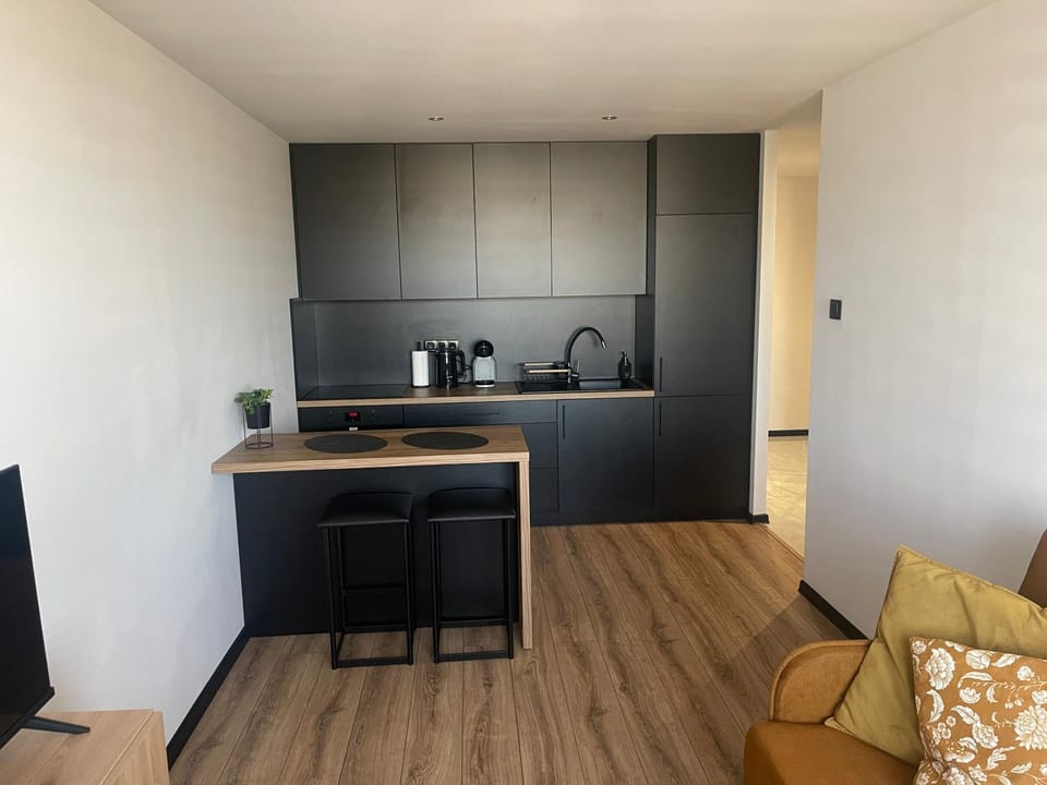 Coffee/tea facilities, Kitchen or kitchenette, Living room, Dining area