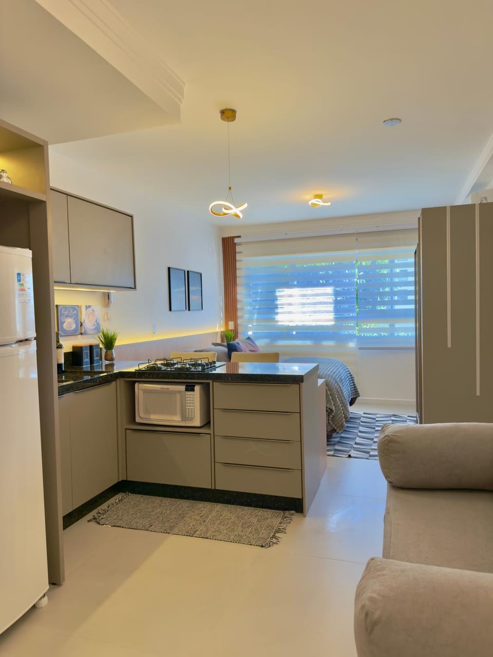 microwave, stove, kitchen