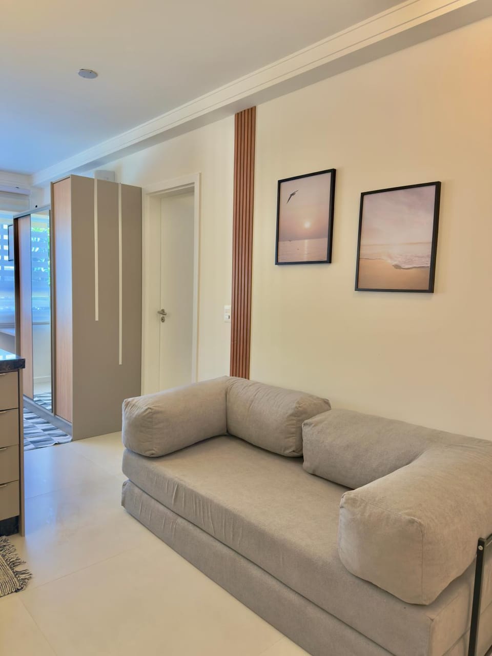 Bed, Living room