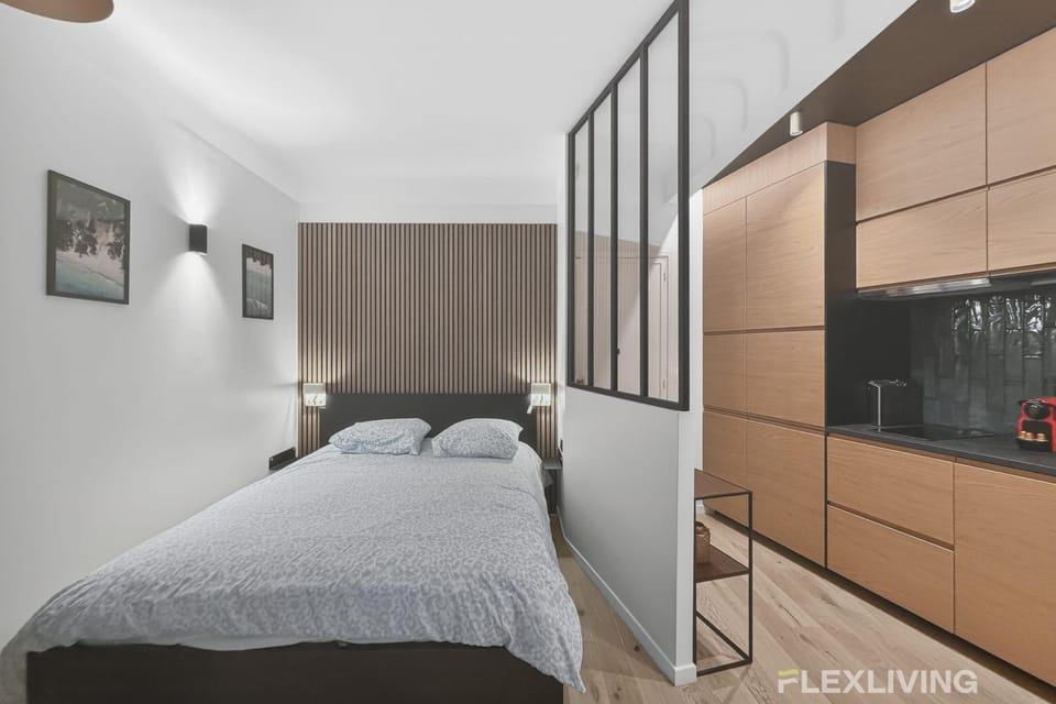 Refined and bright studio in the prestigious 16th arrondissement Apartment in Paris