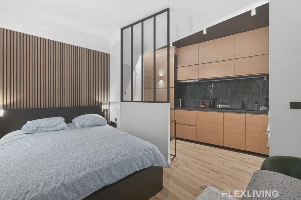 Refined and bright studio in the prestigious 16th arrondissement Apartment in Paris