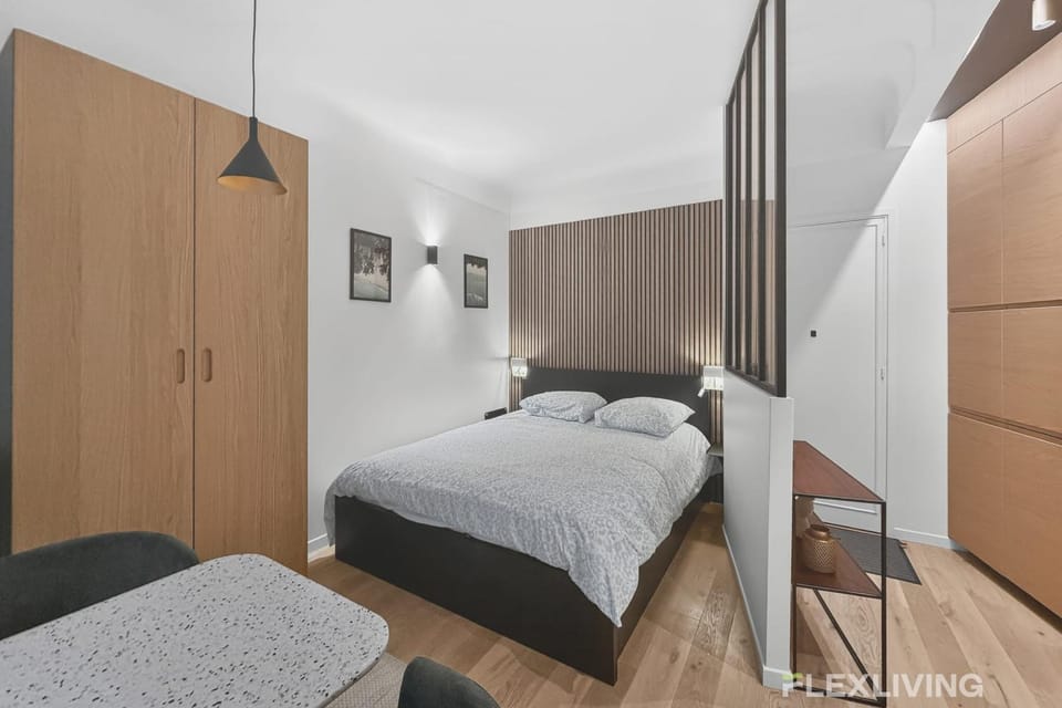 Refined and bright studio in the prestigious 16th arrondissement Apartment in Paris