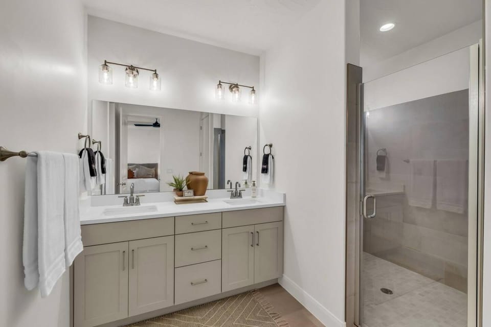 Shower, Bathroom, towels