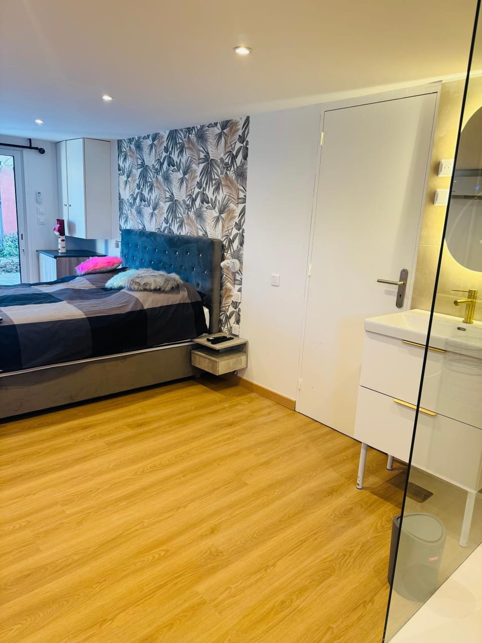 Love Room Jacuzzi Privatif à Martigues Apartment in Provence-Alpes-Côte d'Azur