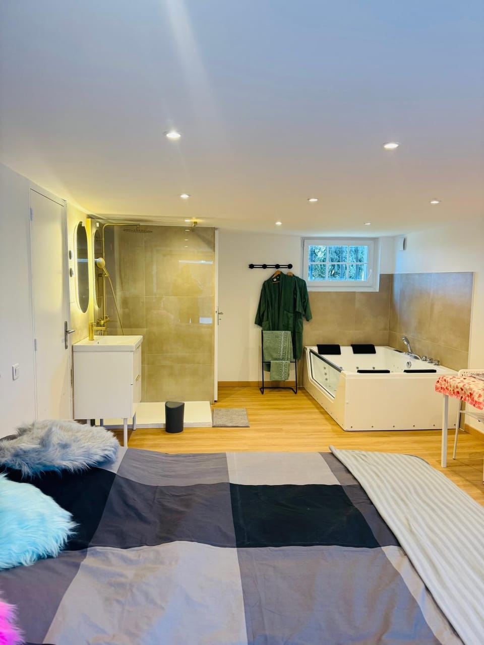 Love Room Jacuzzi Privatif à Martigues Apartment in Provence-Alpes-Côte d'Azur