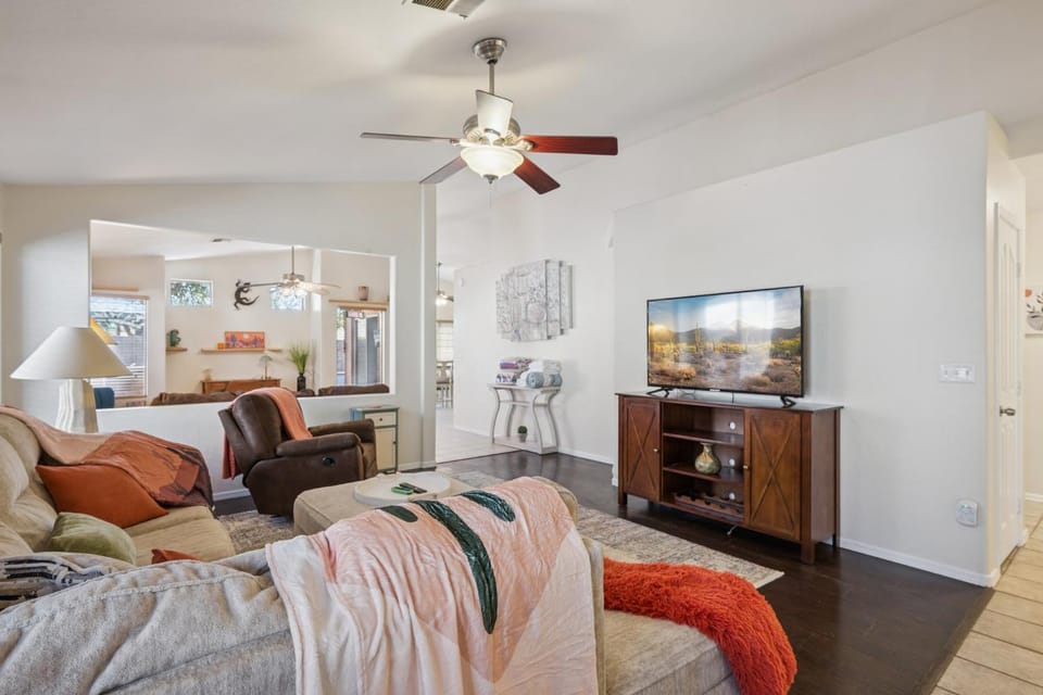 TV and multimedia, Living room, Seating area, furniture