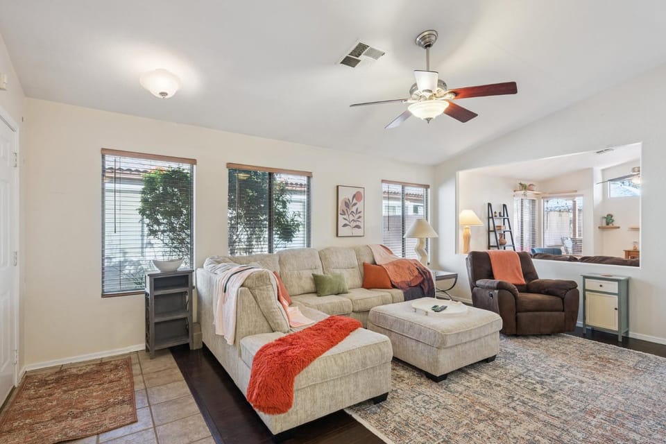 Day, Living room, Seating area, furniture