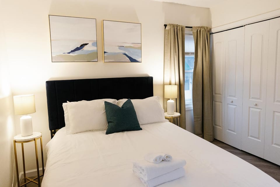 Goldenrod - Studio in Downtown Lexington Apartment in Lexington