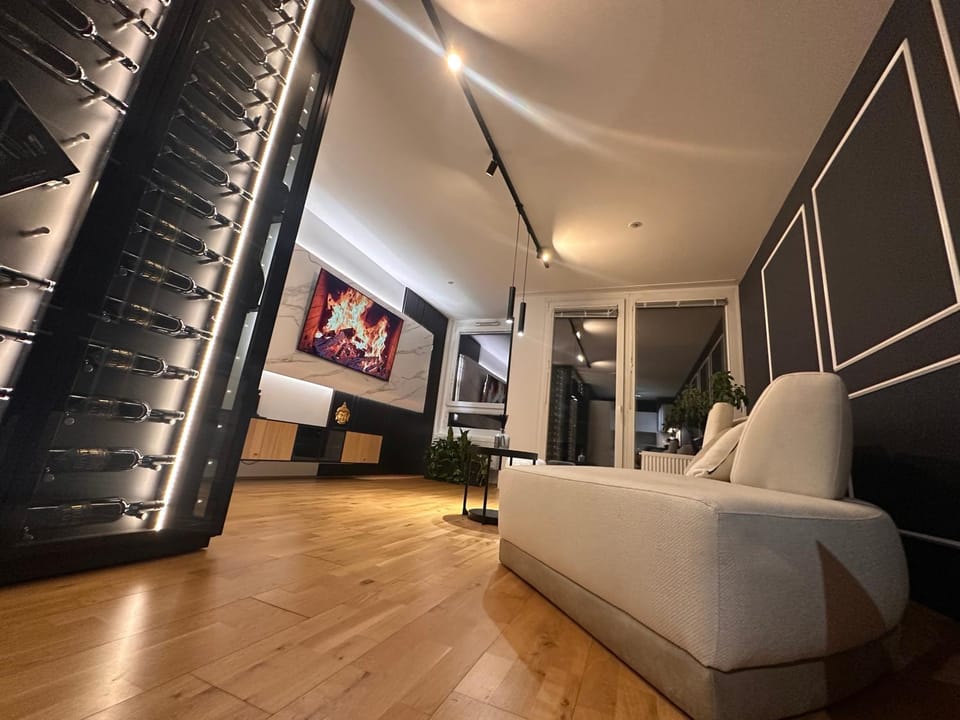 TV and multimedia, Living room, Seating area