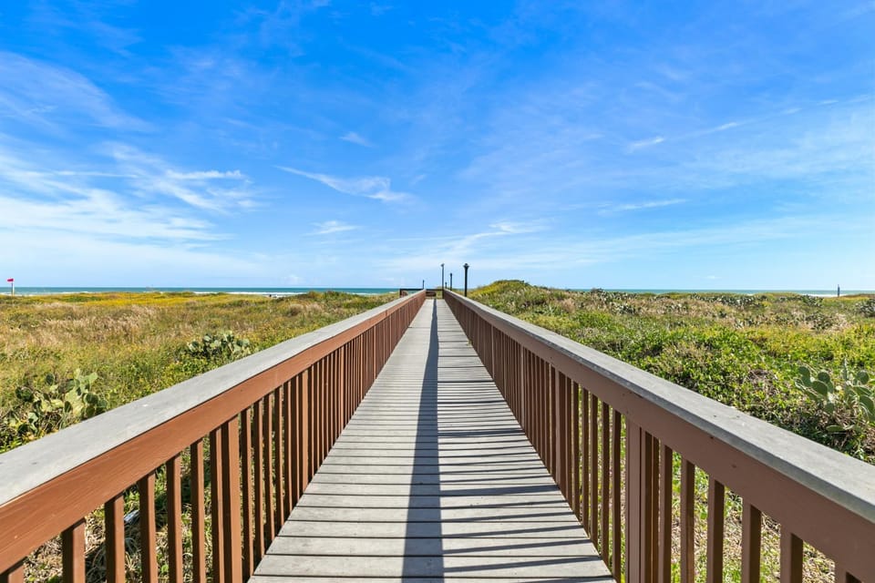 All-Suite Resort-Style 2BR: Suntide III - Unit 402 House in South Padre Island