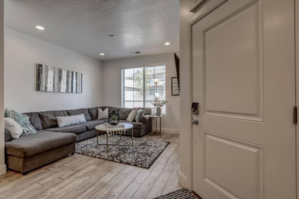 Living room, pet friendly