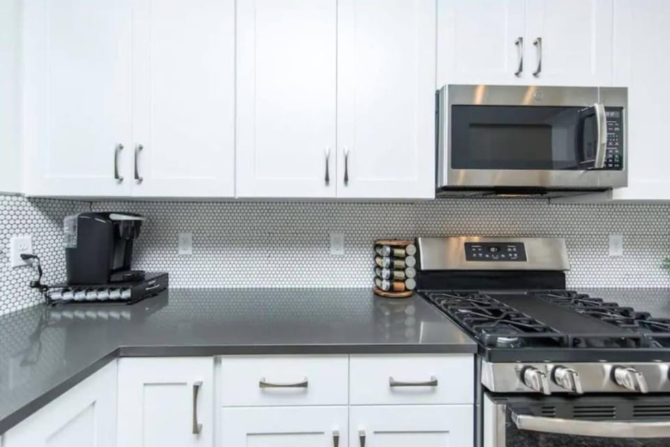 Coffee/tea facilities, Kitchen or kitchenette, pet friendly, stove
