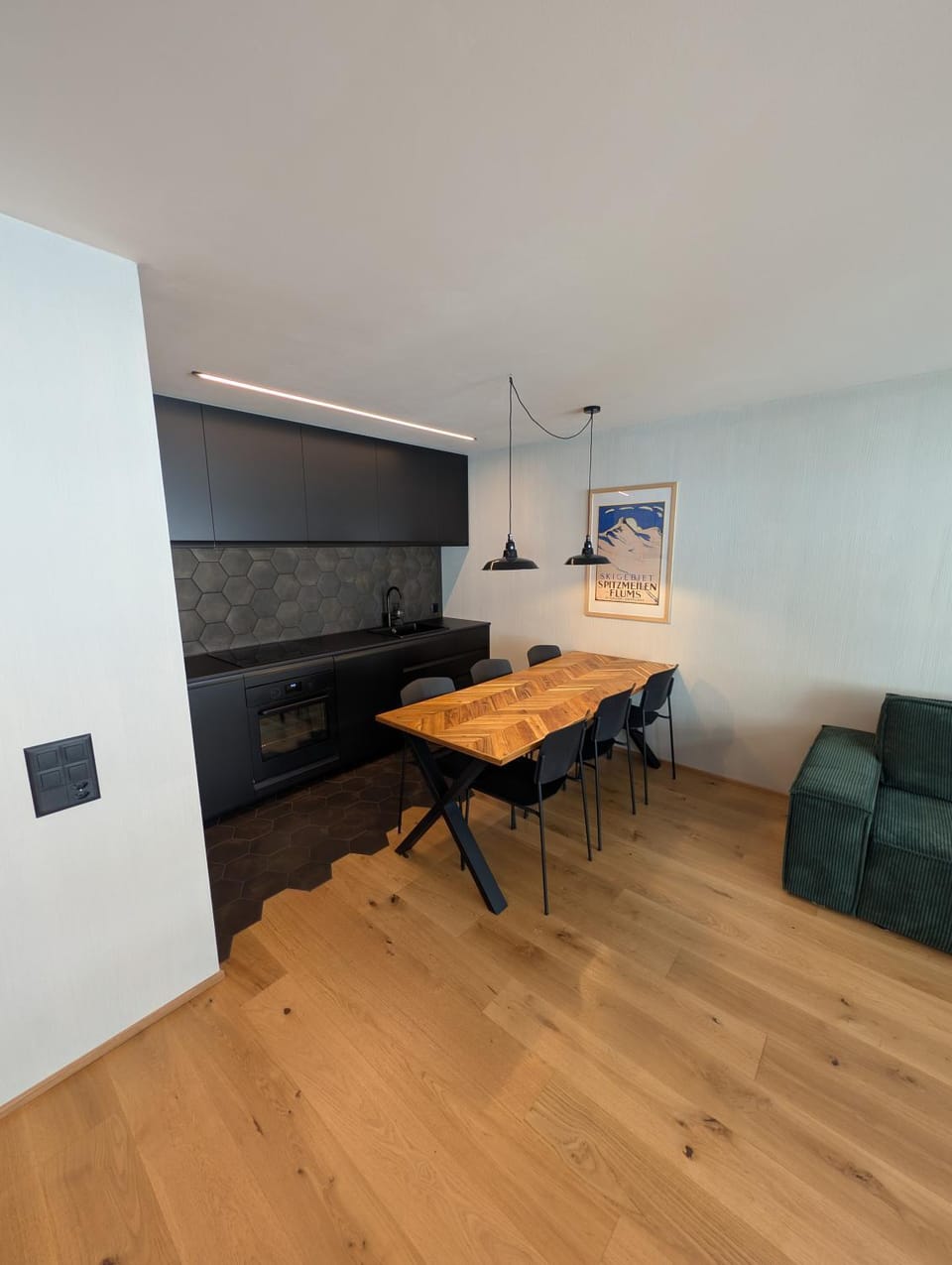 Kitchen or kitchenette, Dining area