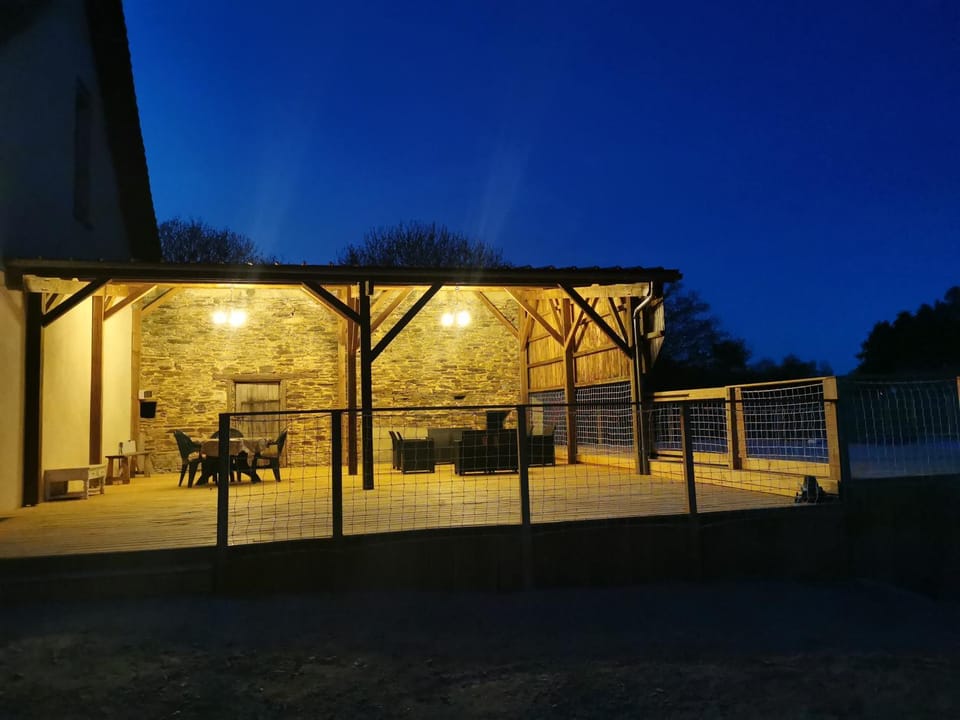 Property building, Night, Balcony/Terrace