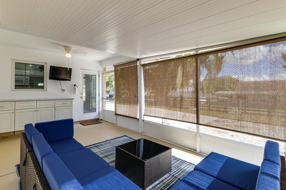 Lake Jackson Retreat w/ Lanai & Large Yard! House in Sebring
