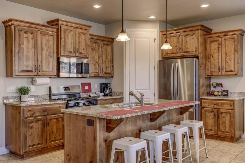 Kitchen or kitchenette, Dining area, dishwasher, oven, stove, toaster
