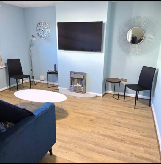 West Midlands Home - 3BR w/FREE Parking and WIFI House in England