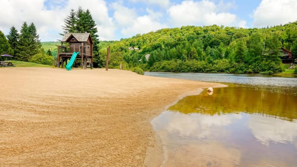 Chalet Signature Royal Laurentien avec SPA House in Ontario
