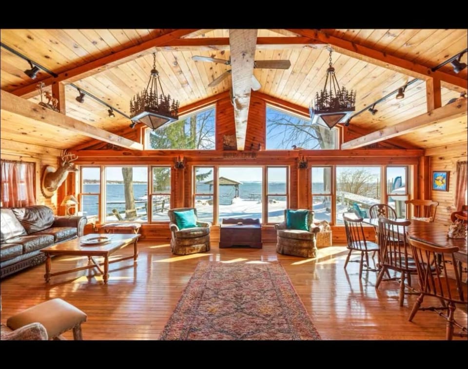 Living room, Lake view