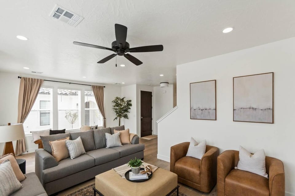 Southern Utah Home Close to Parks - Heated Pool & Pickleball House in Washington